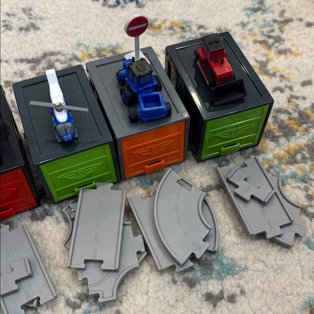 Driven by Battat Toy Car Pocket Playset 1:144 Scale - Picture 3 of 3